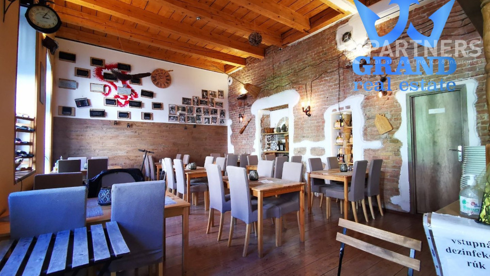 *TOP ZABEHNUTÁ NEAPOLSKÁ PIZZERIA + BÝVANIE* MLYNSKĚ NIVY, BRATISLAVA, Reštaurácia+Byt, 117m2, uprostred business zóny, or