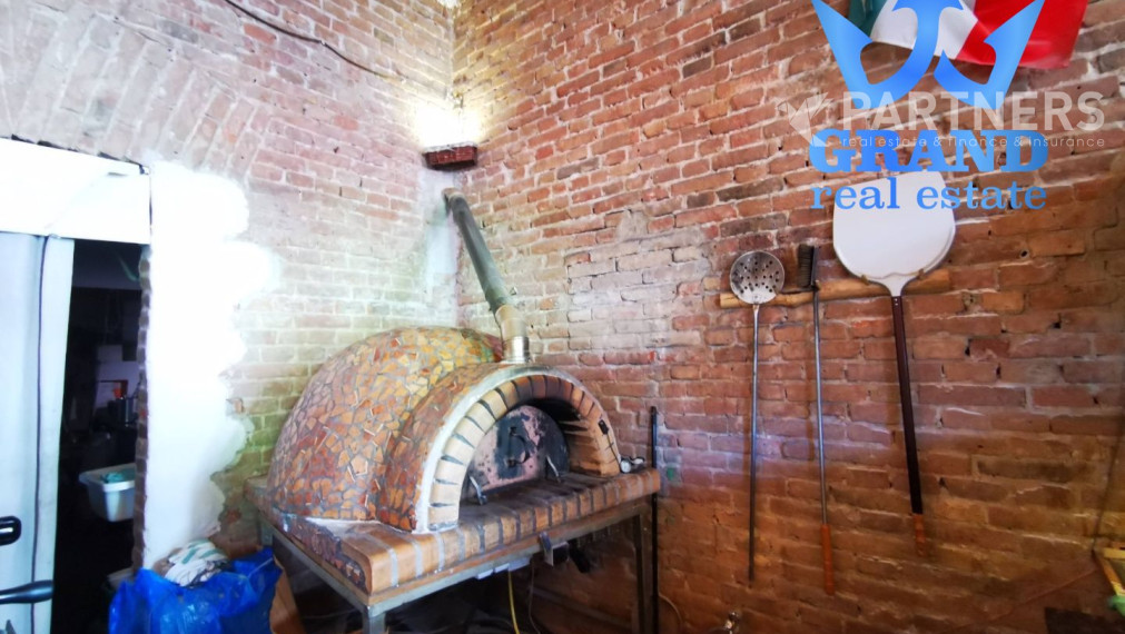 *TOP ZABEHNUTÁ NEAPOLSKÁ PIZZERIA + BÝVANIE* MLYNSKĚ NIVY, BRATISLAVA, Reštaurácia+Byt, 117m2, uprostred business zóny, or