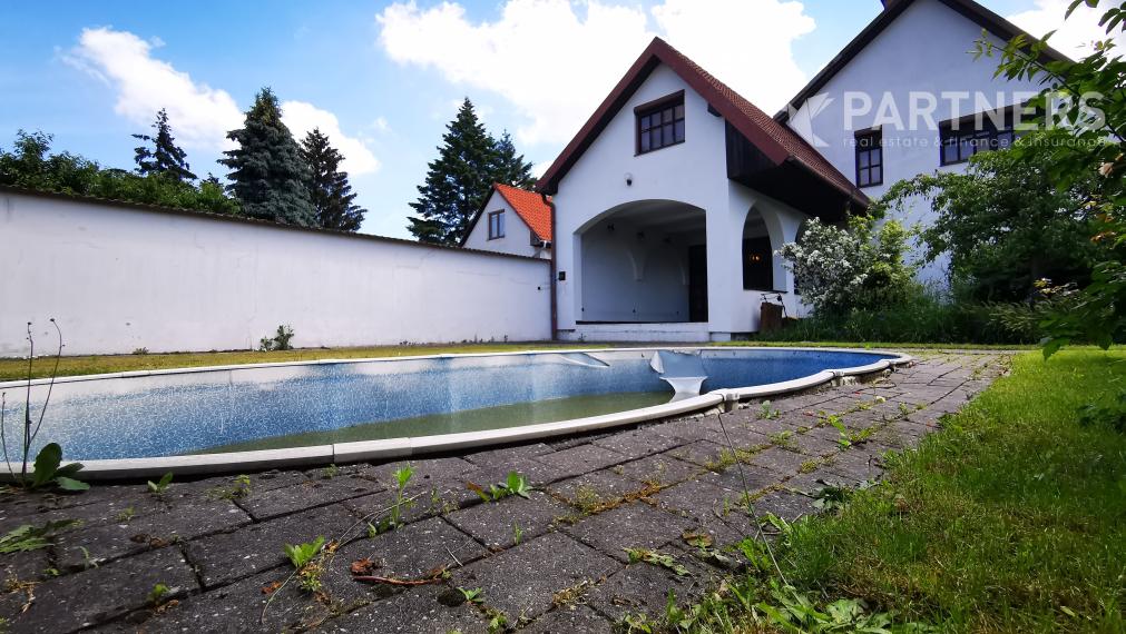 HOT PONUKA ! PLAVECKÝ ŠTVRTOK, 7i RODINNÝ DOM, 274 m², príjemné prostredie, záhrada s bazénom, or
