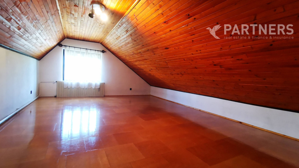 HOT PONUKA ! PLAVECKÝ ŠTVRTOK, 7i RODINNÝ DOM, 274 m², príjemné prostredie, záhrada s bazénom, or