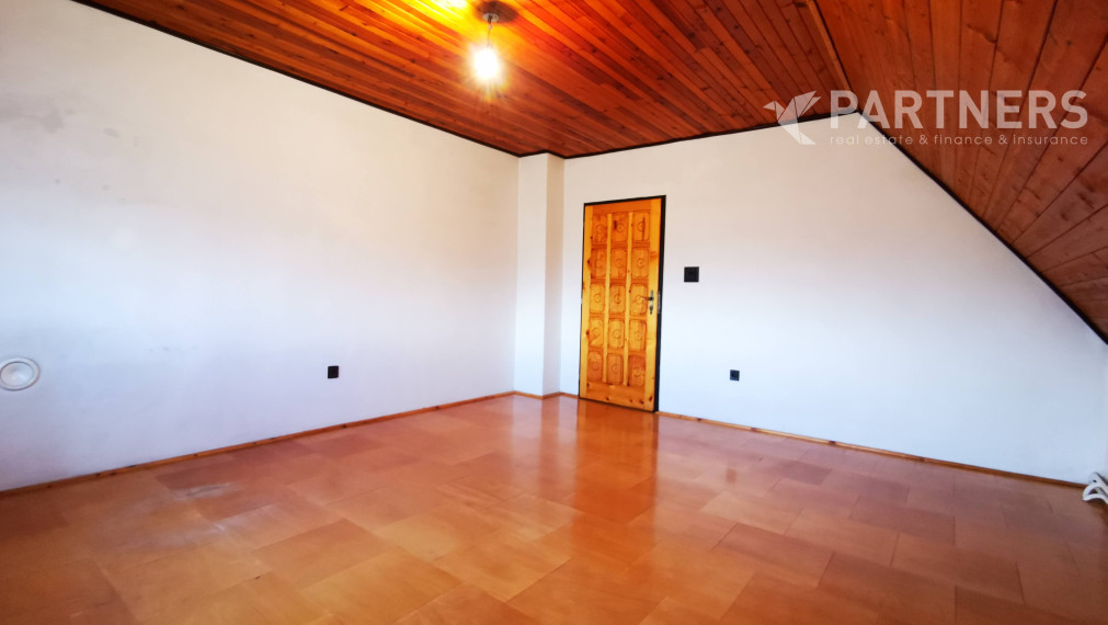 HOT PONUKA ! PLAVECKÝ ŠTVRTOK, 7i RODINNÝ DOM, 274 m², príjemné prostredie, záhrada s bazénom, or
