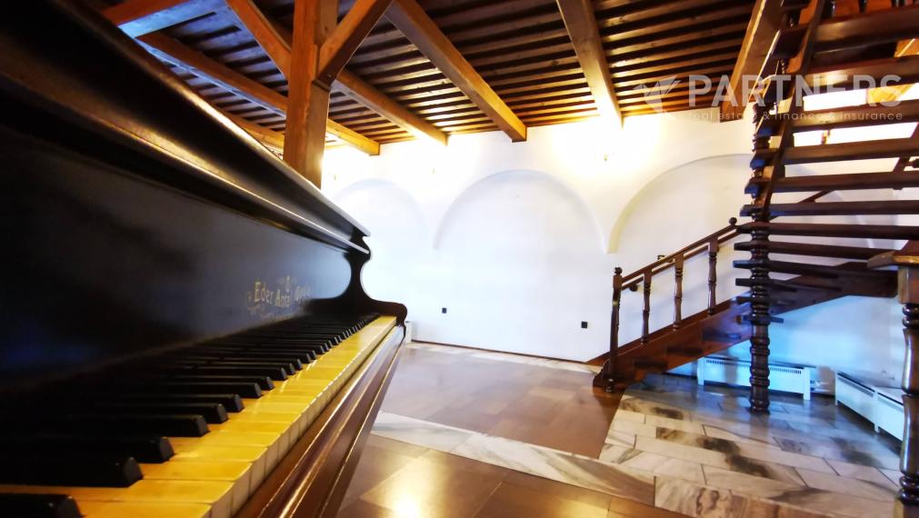 HOT PONUKA ! PLAVECKÝ ŠTVRTOK, 7i RODINNÝ DOM, 274 m², príjemné prostredie, záhrada s bazénom, or