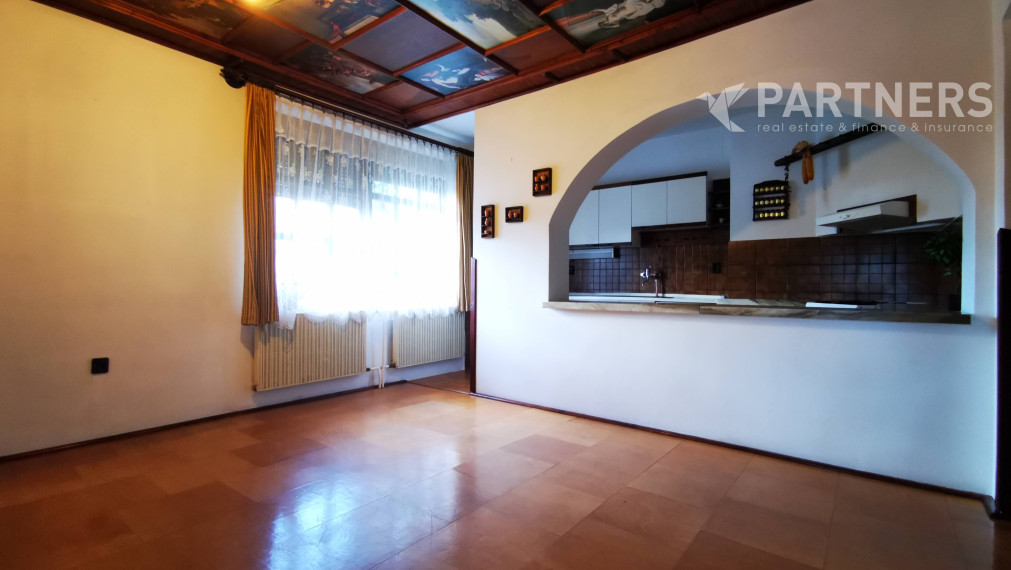 HOT PONUKA ! PLAVECKÝ ŠTVRTOK, 7i RODINNÝ DOM, 274 m², príjemné prostredie, záhrada s bazénom, or