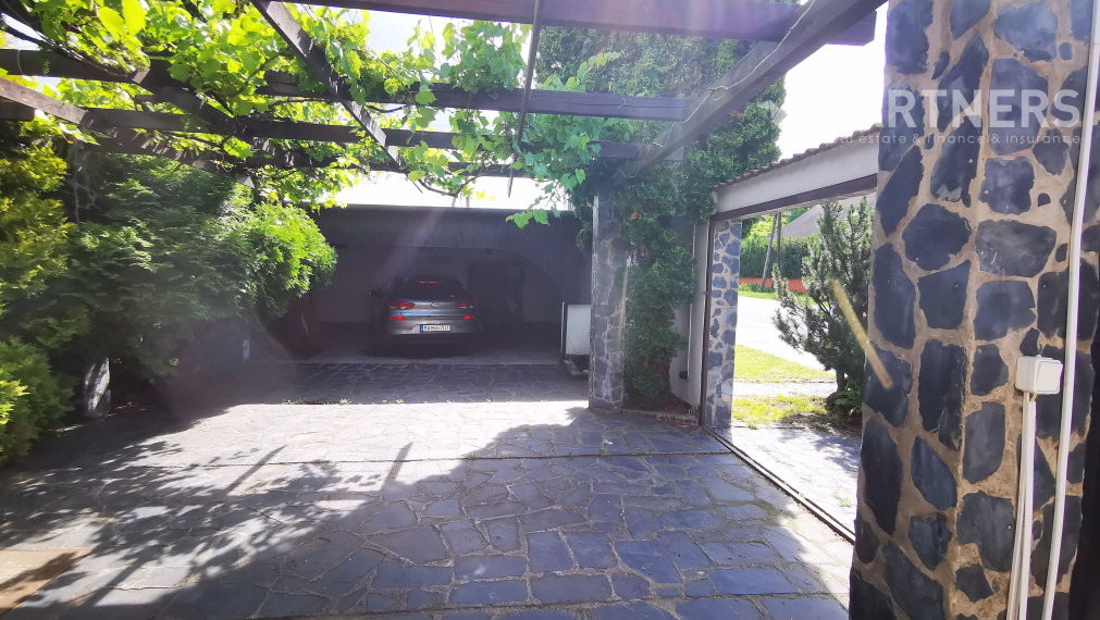 HOT PONUKA ! PLAVECKÝ ŠTVRTOK, 7i RODINNÝ DOM, 274 m², príjemné prostredie, záhrada s bazénom, or