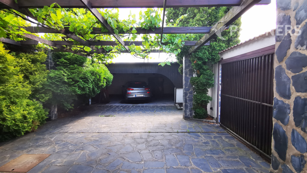 HOT PONUKA ! PLAVECKÝ ŠTVRTOK, 7i RODINNÝ DOM, 274 m², príjemné prostredie, záhrada s bazénom, or