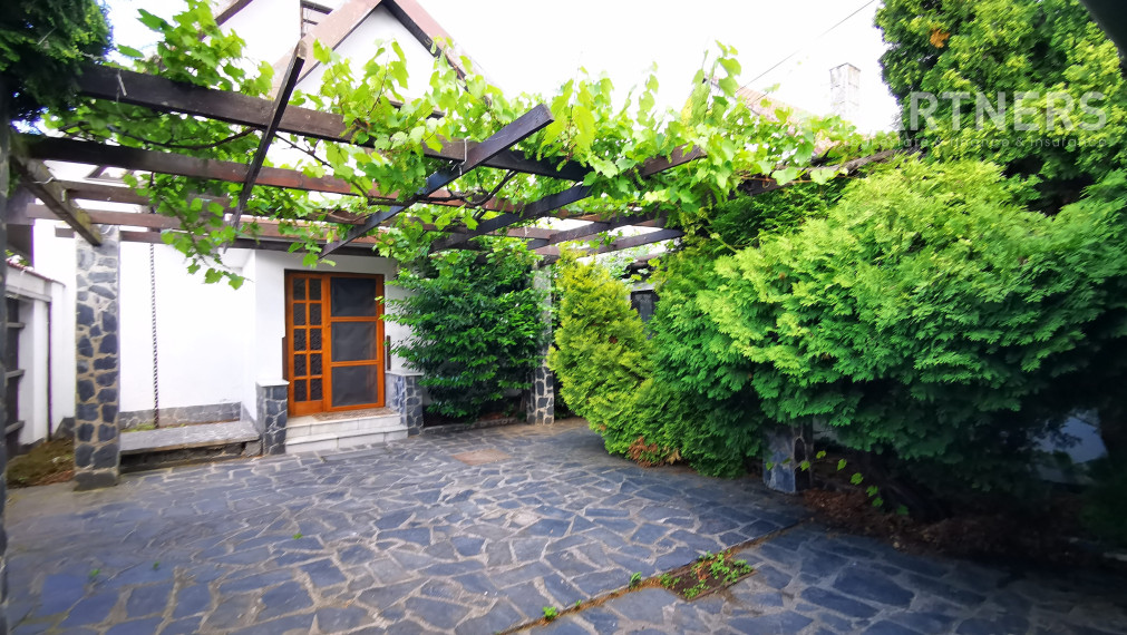 HOT PONUKA ! PLAVECKÝ ŠTVRTOK, 7i RODINNÝ DOM, 274 m², príjemné prostredie, záhrada s bazénom, or