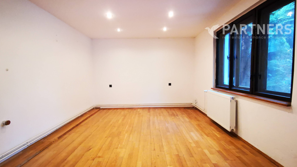 HOT PONUKA ! PLAVECKÝ ŠTVRTOK, 7i RODINNÝ DOM, 274 m², príjemné prostredie, záhrada s bazénom, or