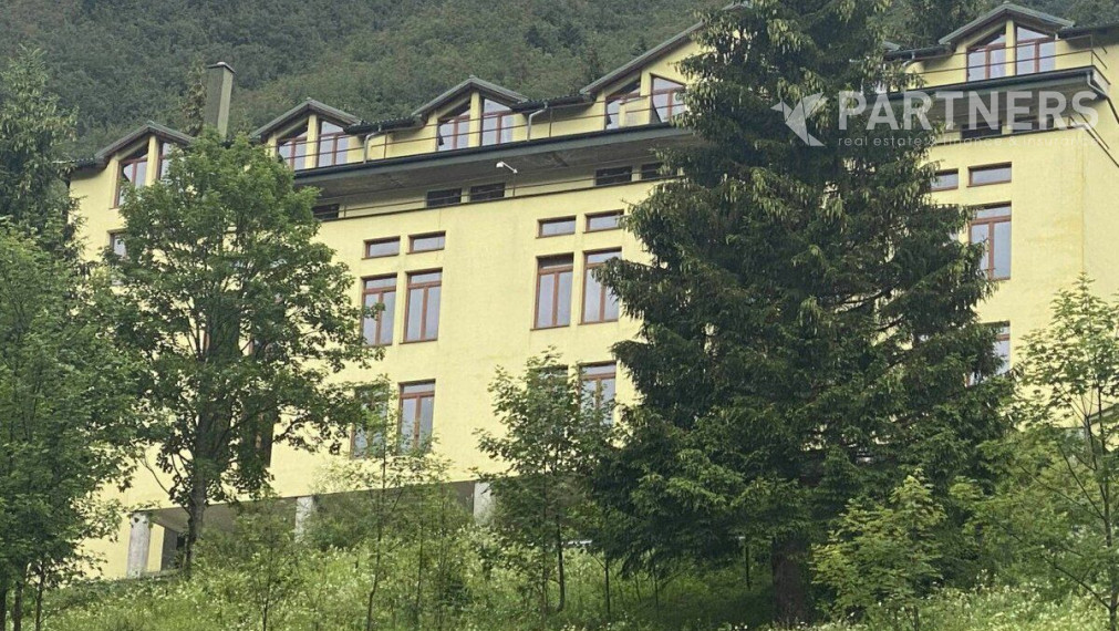 SKVELÁ INVESTIČNÁ PRÍLEŽITOSŤ ! APARTMÁNOVÝ HOTEL, OBEC TERCHOVÁ, PÁR METROV OD ZJAZDOVKY, az