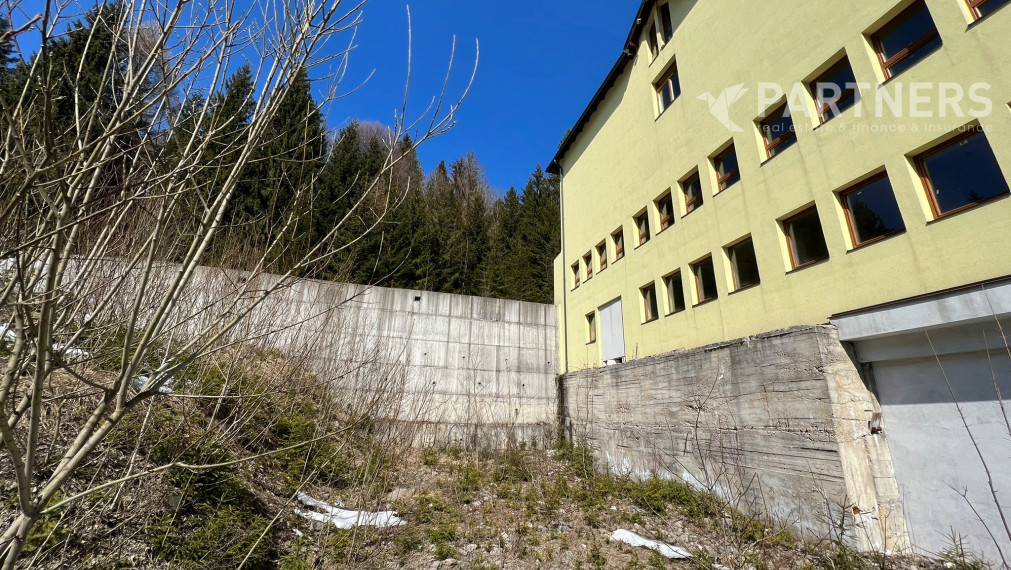 SKVELÁ INVESTIČNÁ PRÍLEŽITOSŤ ! APARTMÁNOVÝ HOTEL, OBEC TERCHOVÁ, PÁR METROV OD ZJAZDOVKY, az