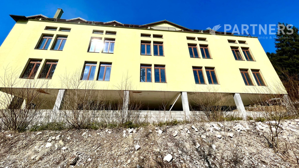 SKVELÁ INVESTIČNÁ PRÍLEŽITOSŤ ! APARTMÁNOVÝ HOTEL, OBEC TERCHOVÁ, PÁR METROV OD ZJAZDOVKY, az