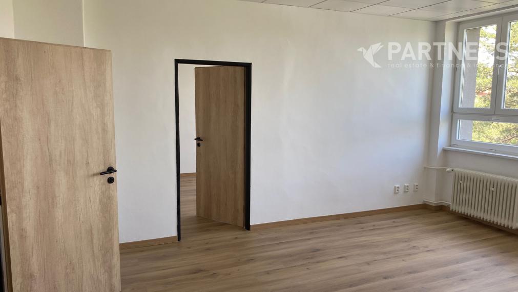 NOVOZREKONŠTRUOVANÉ KANCELÁRIE NA PRENÁJOM ! GALVÁNIHO, az