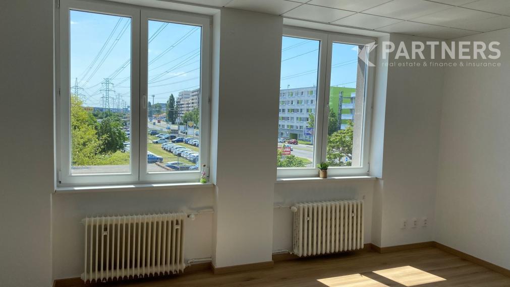 NOVOZREKONŠTRUOVANÉ KANCELÁRIE NA PRENÁJOM ! GALVÁNIHO, az