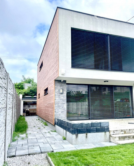 NOVOSTAVBA SKOLAUDOVANÉHO 4i RD V RUŽINOVE - OBLASŤ DOMOVÉ ROLE! az