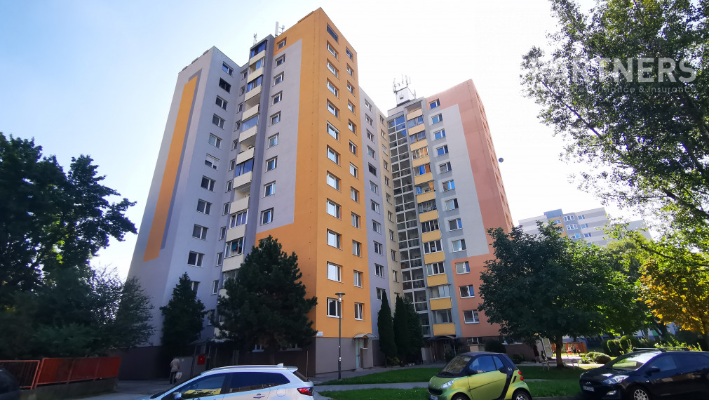 NEPRIECHODNÉ IZBY ! LENARDOVA 12, BRATISLAVA - PETRŽALKA, 3i byt. 64,5m2, príjemné prostredie / OR