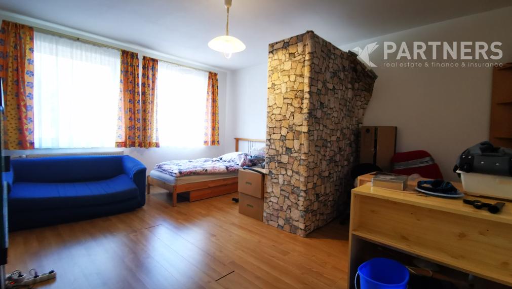 VLASTNÁ TERASA ! POD ZÁHRADAMI, BRATISLAVA - DÚBRAVKA, 4i veľký byt. 142m2, príjemné prostredie / OR