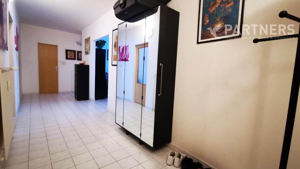 VLASTNÁ TERASA ! POD ZÁHRADAMI, BRATISLAVA - DÚBRAVKA, 4i veľký byt. 142m2, príjemné prostredie / OR