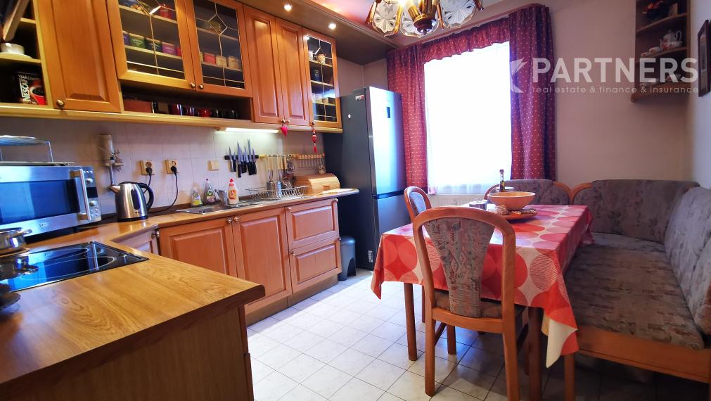 VLASTNÁ TERASA ! POD ZÁHRADAMI, BRATISLAVA - DÚBRAVKA, 4i veľký byt. 142m2, príjemné prostredie / OR