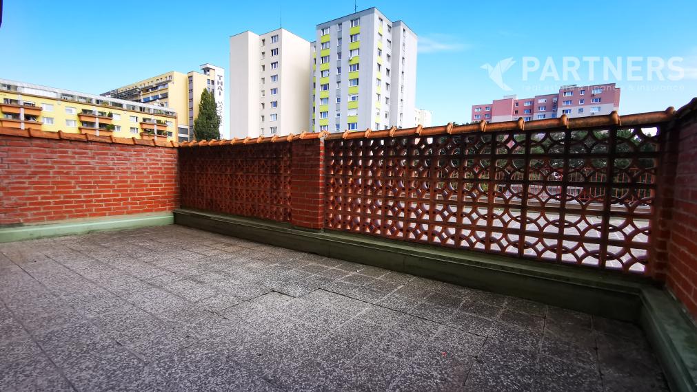 VLASTNÁ TERASA ! POD ZÁHRADAMI, BRATISLAVA - DÚBRAVKA, 4i veľký byt. 142m2, príjemné prostredie / OR
