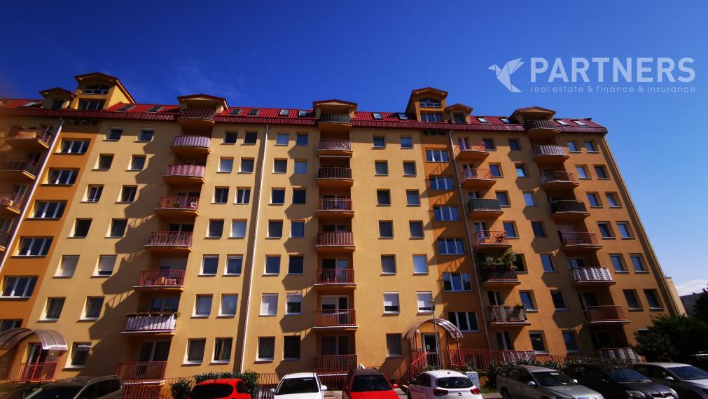 VLASTNÁ TERASA ! POD ZÁHRADAMI, BRATISLAVA - DÚBRAVKA, 4i veľký byt. 142m2, príjemné prostredie / OR