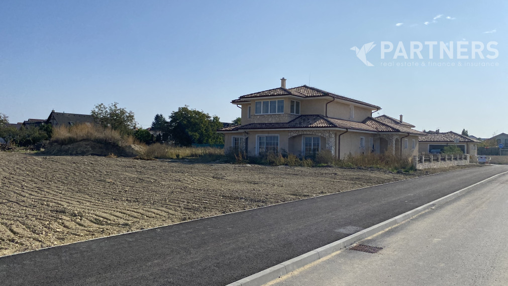 PRIPRAVENÉ STAVEBNÉ POZEMKY ! CHORVÁTSKY GROB, od 800 m2, kompletná OV