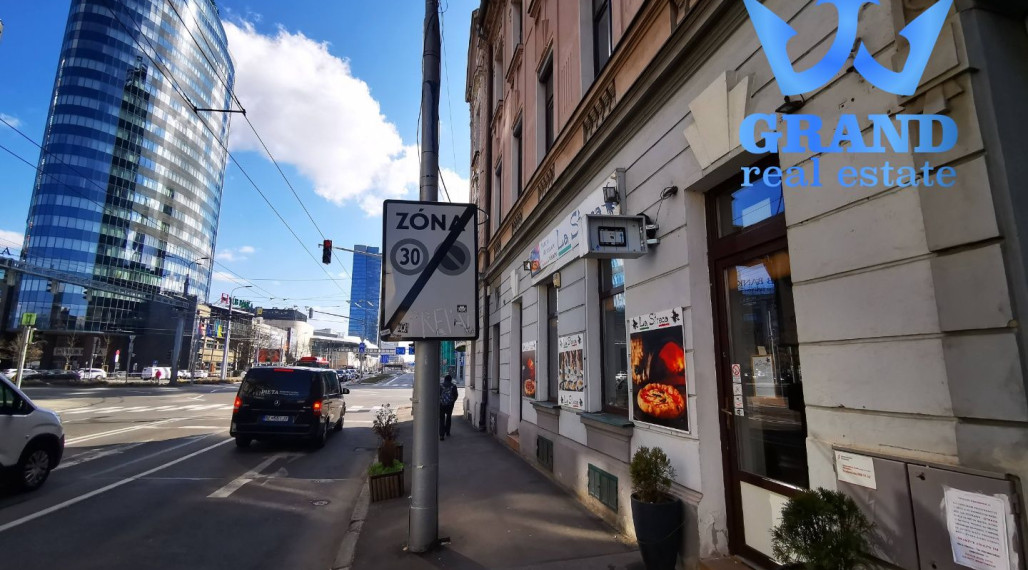 *TOP ZABEHNUTÁ NEAPOLSKÁ PIZZERIA + BÝVANIE* MLYNSKĚ NIVY, BRATISLAVA, Reštaurácia+Byt, 117m2, uprostred business zóny, or