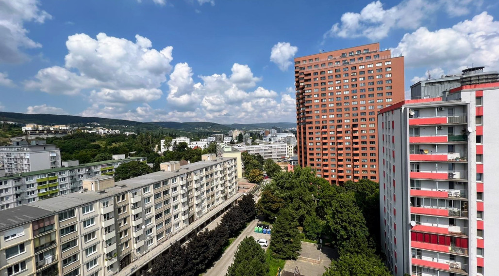 DOBRÁ CENA a TOP VÝHĽAD ! 3i BYT S BALKÓNOM, RAČIANSKÁ ul., BA III