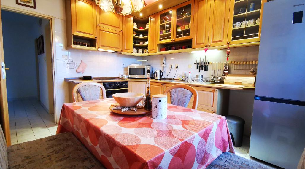 VLASTNÁ TERASA ! POD ZÁHRADAMI, BRATISLAVA - DÚBRAVKA, 4i veľký byt. 142m2, príjemné prostredie / OR