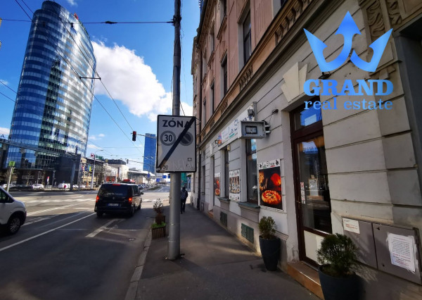 *TOP ZABEHNUTÁ NEAPOLSKÁ PIZZERIA + BÝVANIE* MLYNSKĚ NIVY, BRATISLAVA, Reštaurácia+Byt, 117m2, uprostred business zóny, or