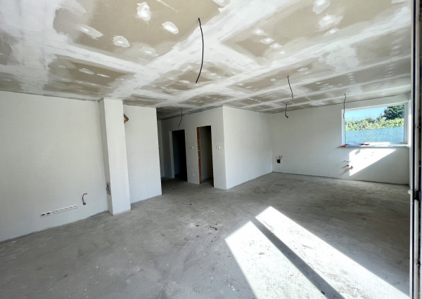 VEĽKÝ RODINNÝ 4 AŽ 7i DOM S OBÝVATEĽNÝM PODKROVÍM KÚSOK OD BRATISLAVY,az