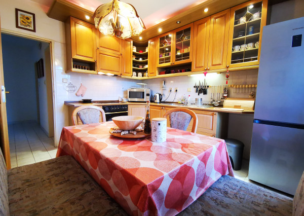 VLASTNÁ TERASA ! POD ZÁHRADAMI, BRATISLAVA - DÚBRAVKA, 4i veľký byt. 142m2, príjemné prostredie / OR