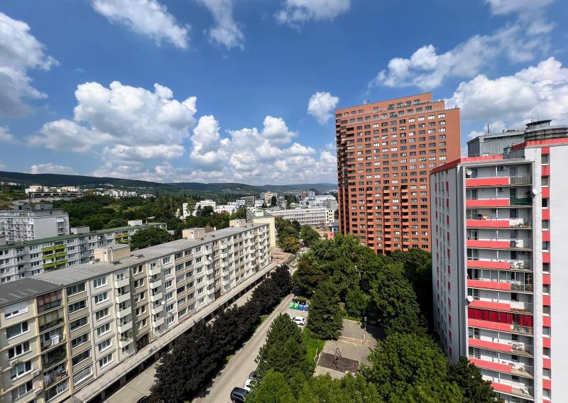 DOBRÁ CENA a TOP VÝHĽAD ! 3i BYT S BALKÓNOM, RAČIANSKÁ ul., BA III